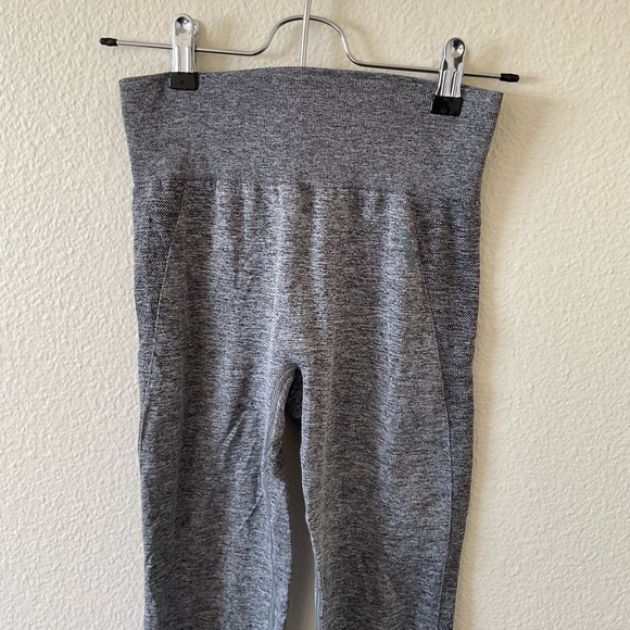 Gymshark dark gray leggings, excellent condition - Picture 3 of 8